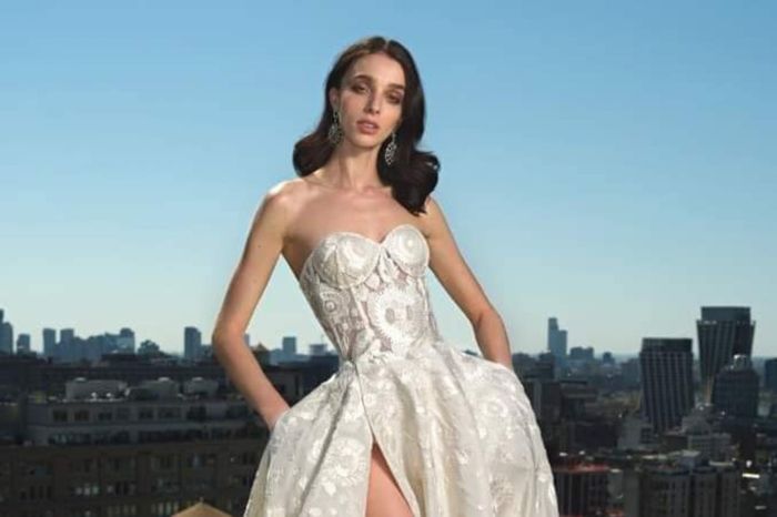 Algunos vestidos de la colección primavera -verano 2024 Naeem Khan - 1