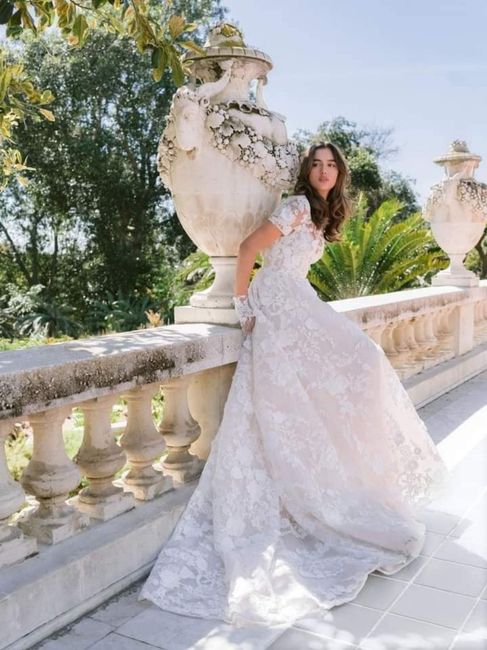 Algunos vestidos de la colección Primavera -verano 2024 Monique Lhuillier 3