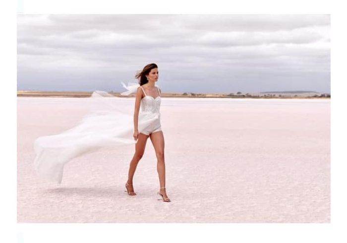 Vestidos colección otoño-invierno 2023 One by Jeune Bridal 8