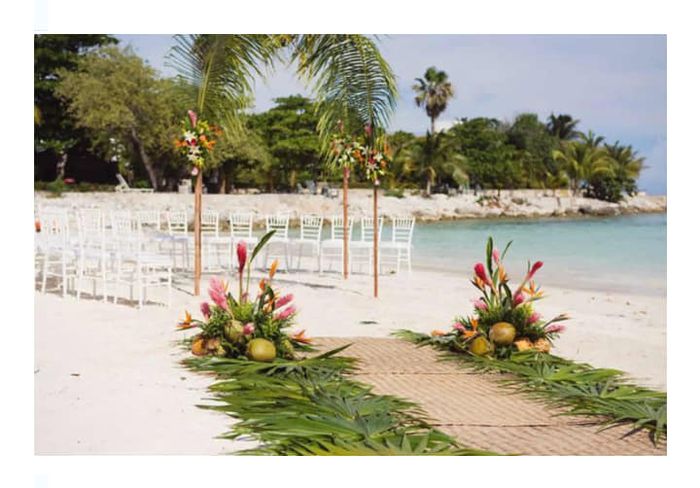 Pasillos decorados con hojas de palma 14