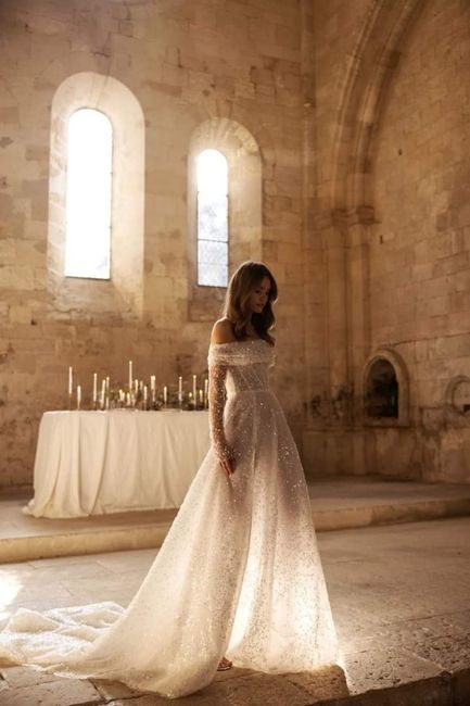 Algunos vestidos de la colección otoño-invierno 2024 by Eva Lendel 2