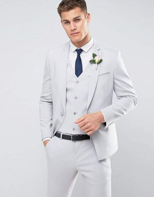 Trajes en gris claro 4