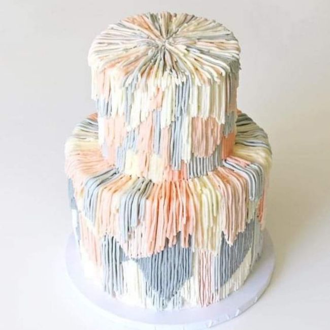 Pastel de bodas con flecos 3