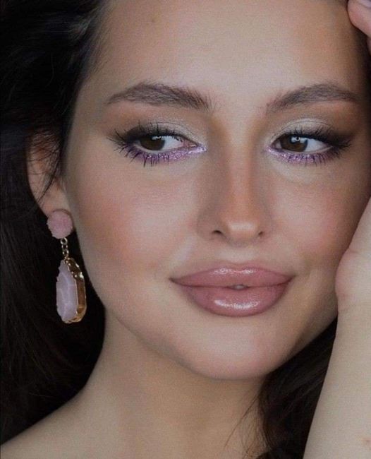 Maquillaje con acentos morado y rosa 2