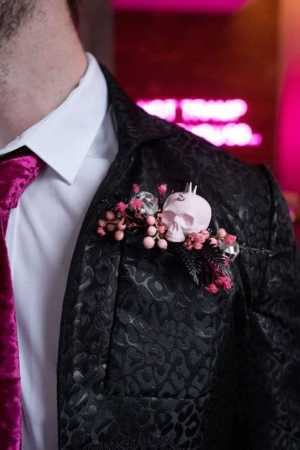 Boda gótica: boutonniere 1