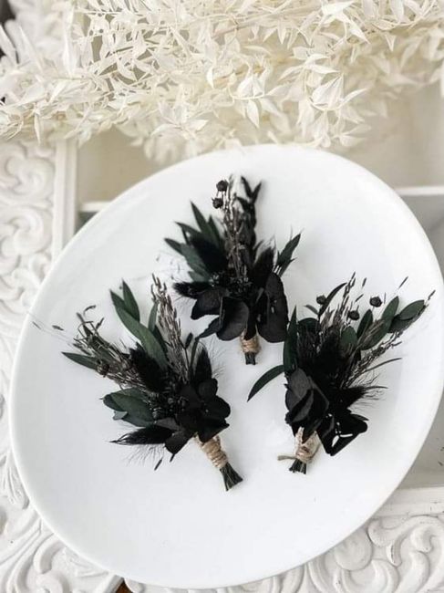 Boda gótica: boutonniere 2