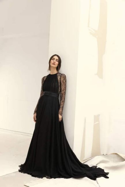 Tendencia 2025:color negro en el vestido 🖤 2