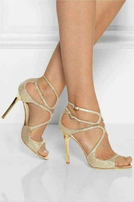 Hermosas zapatillas doradas 10