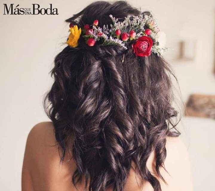 Peinados con accesorios florales 🌼🌹🌻 7