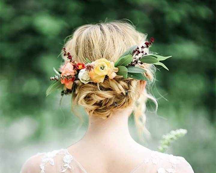 Peinados con accesorios florales 🌼🌹🌻 18