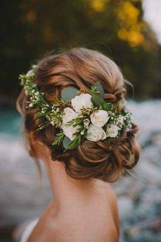 Peinados con accesorios florales 🌼🌹🌻 25