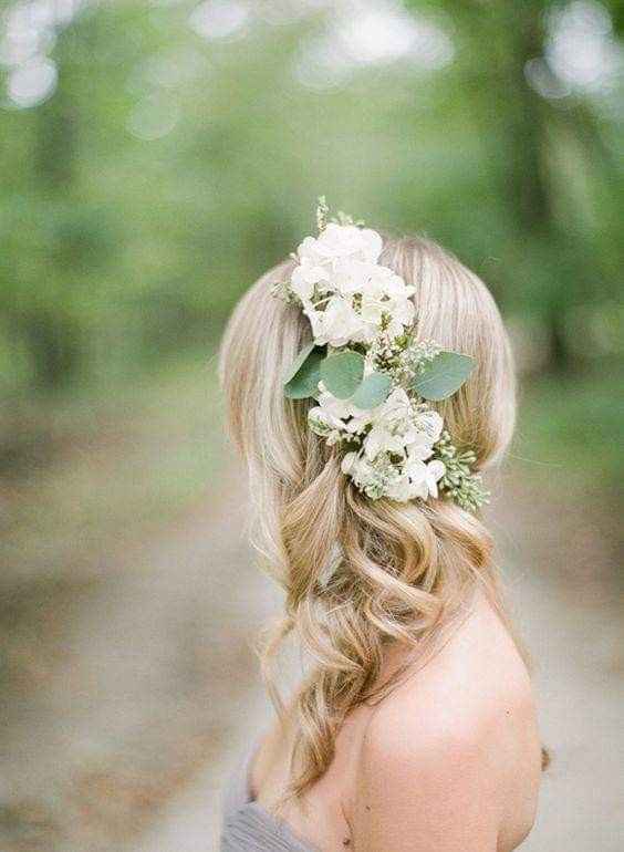 Peinados con accesorios florales 🌼🌹🌻 27