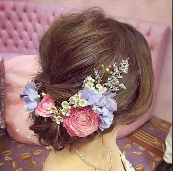 Peinados con accesorios florales 🌼🌹🌻 30