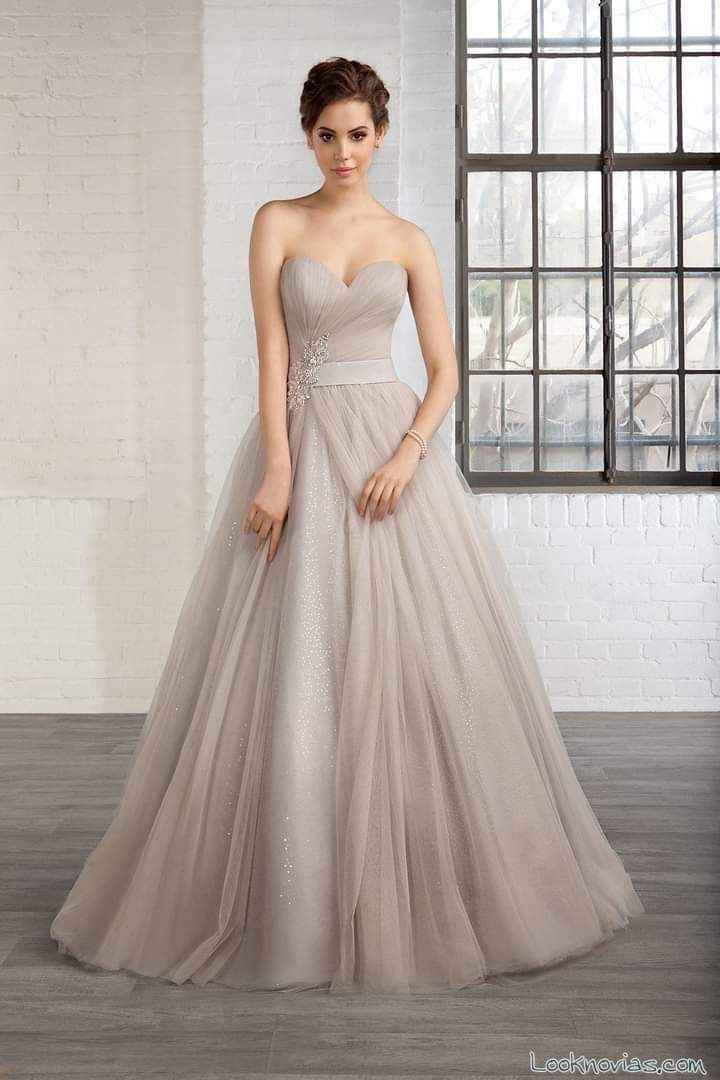 Vestidos con colores muy alegres 3