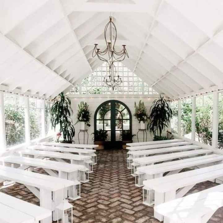 Que el color blanco destaque en tu ceremonia 🤍 - 1