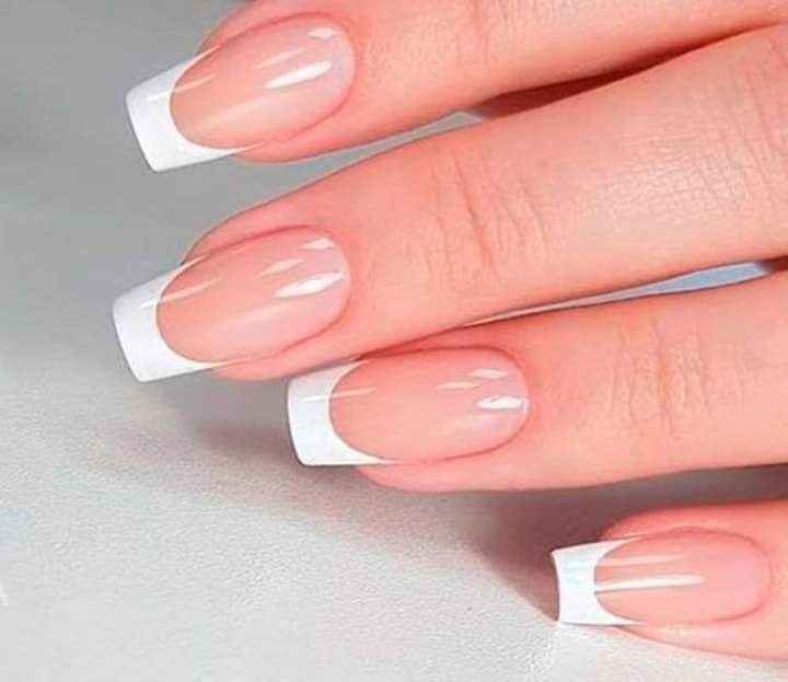 Uñas con estilo francés 17