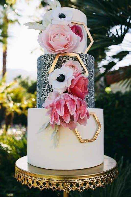 Pasteles con formas delicadas y elegantes 12