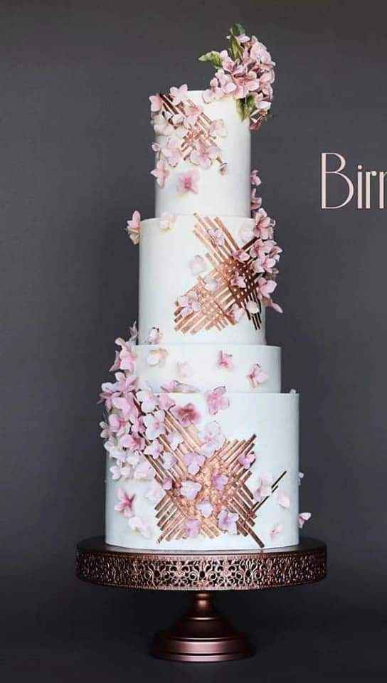 Pasteles con formas delicadas y elegantes 14