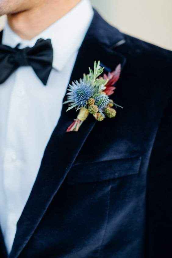 Acentos de color azul en el boutonniere 4