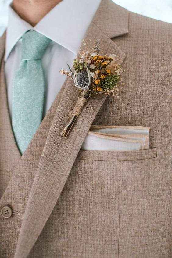 Tendencia 2021: flores secas en el boutonniere 3