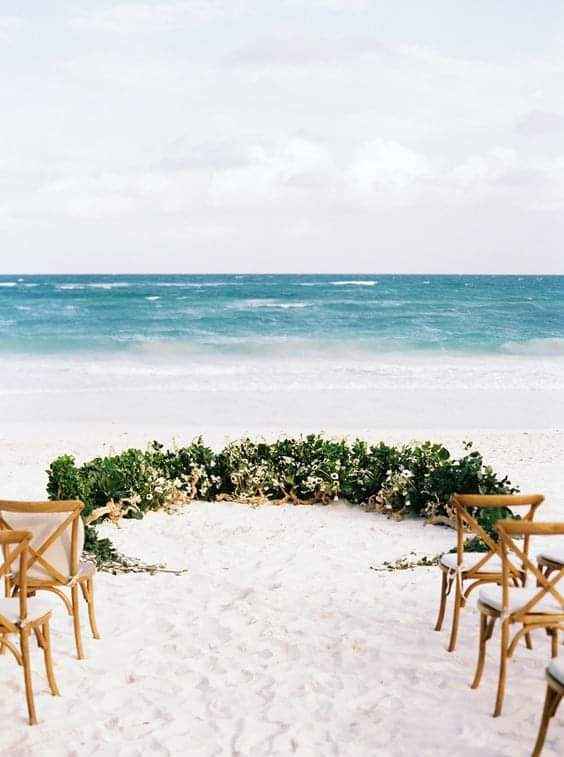 4 ideas para decorar una ceremonia en la playa 🌴 4