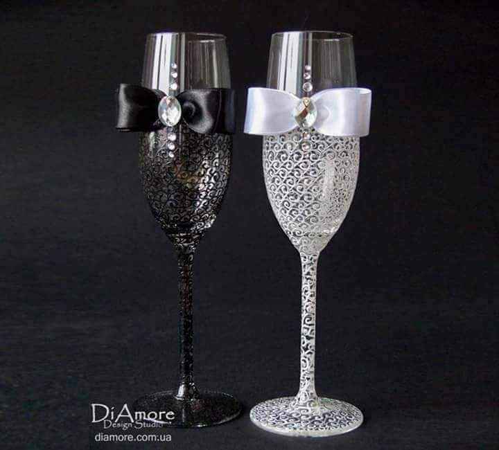Copas con acentos en blanco y negro 7