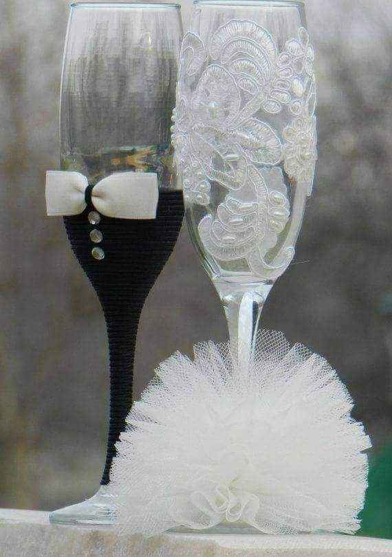 Copas con acentos en blanco y negro 11