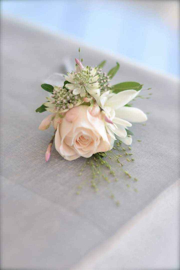 Lindos corsages para tus damas 11