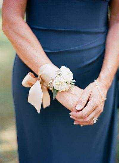 Lindos corsages para tus damas 15