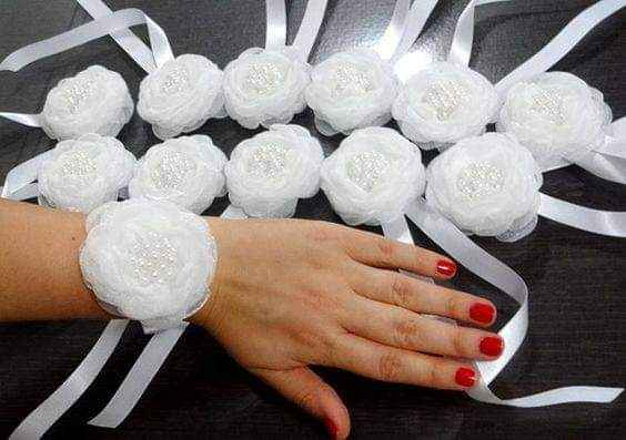 Lindos corsages para tus damas 19