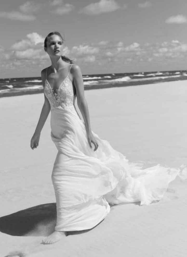 Vestidos colección 2021 Campaign by Anna Kara 4