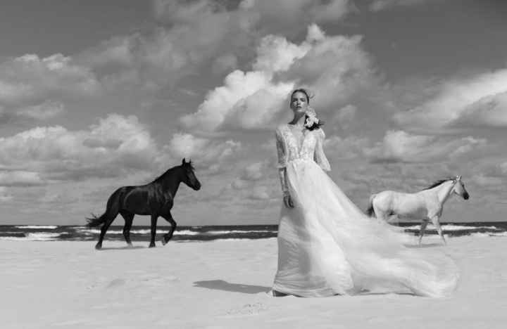 Vestidos colección 2021 Campaign by Anna Kara 8