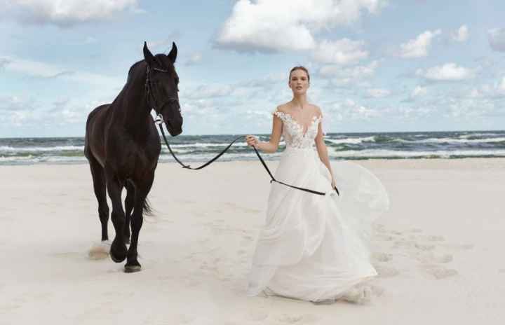 Vestidos colección 2021 Campaign by Anna Kara 12