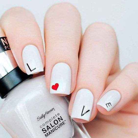 Uñas con el amor como tema central 1