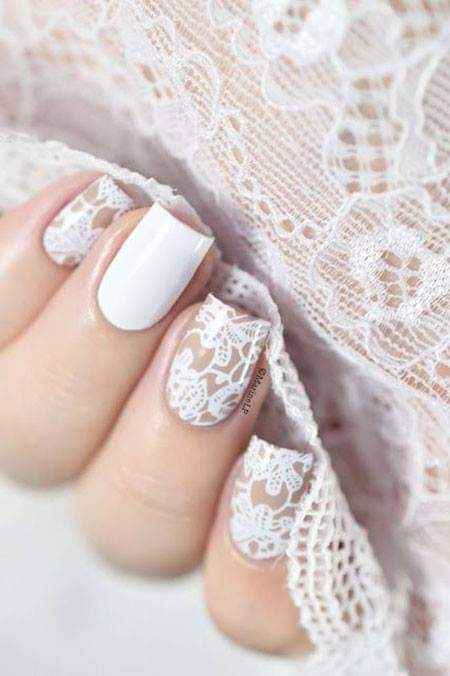 Uñas con acentos en blanco 1