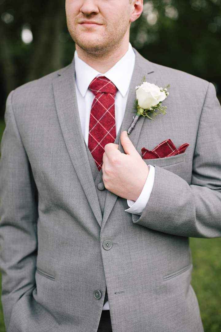 Combinar el color del pañuelo y corbata 3