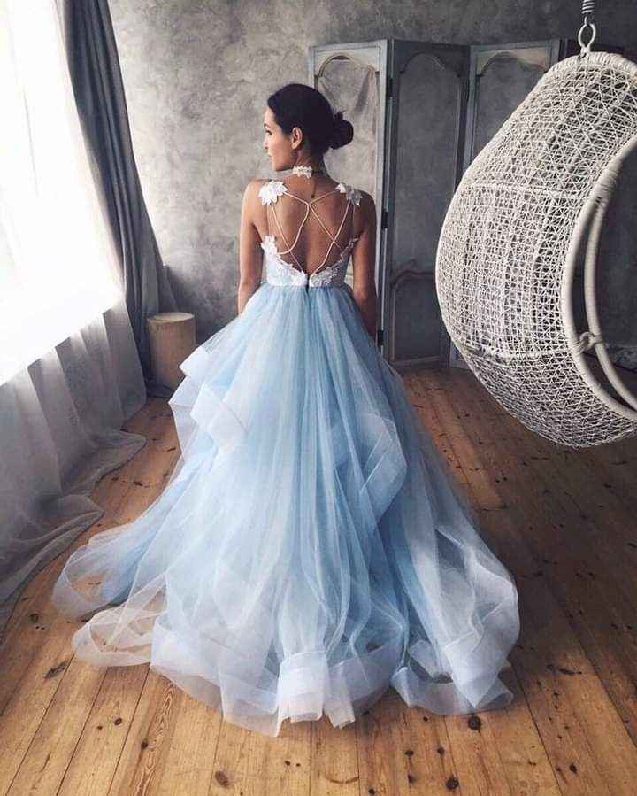 Tu vestido con acentos de color azul 11