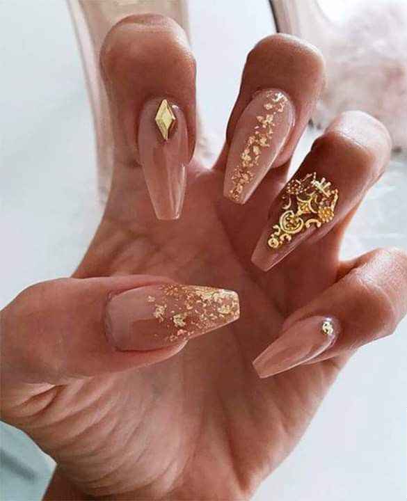 Uñas con un toquecito extravagante 3