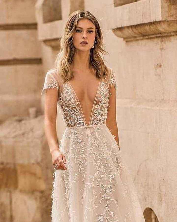 Vestidos con escotes muy sexys 7