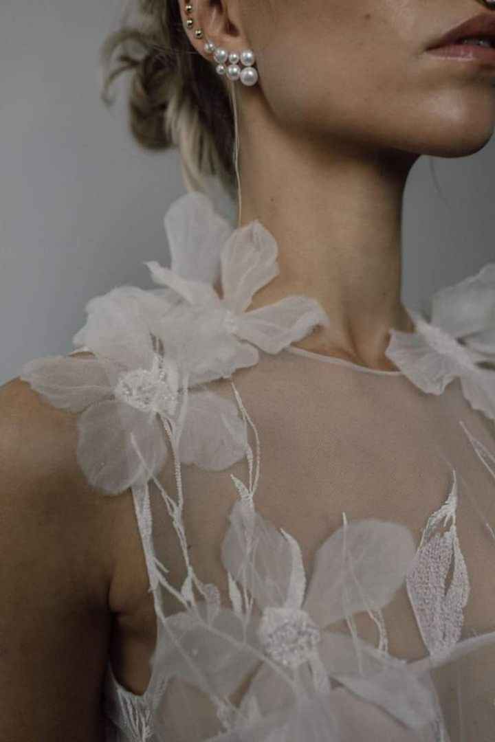 Bordados y aplicaciones florales en vestido de novia - Foro Moda Nupcial -  