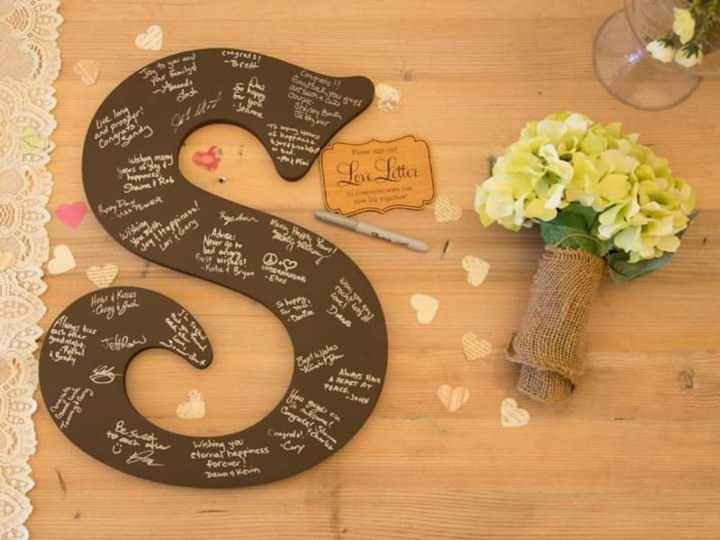 Sus iniciales para firmas de invitados - 1