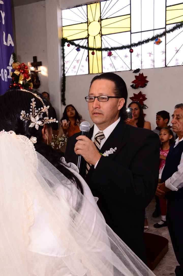 Tu pareja se emociona en el altar, tu… - 1