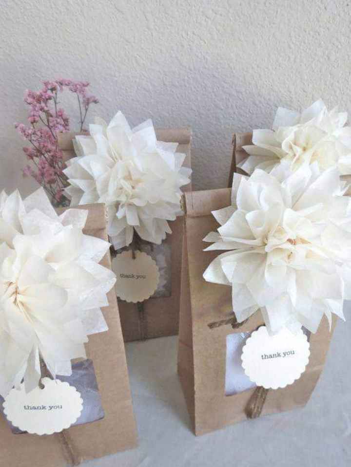 Decora con pompones tus cajitas de souvenirs - 2