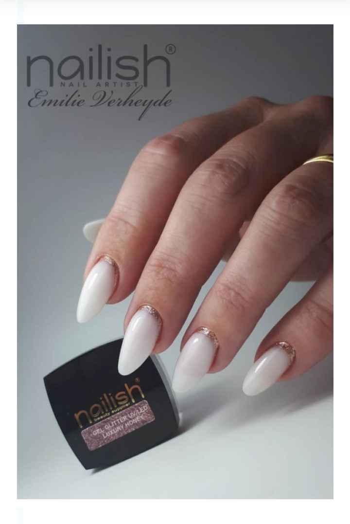 Tendencia 2022: uñas stiletto - 7