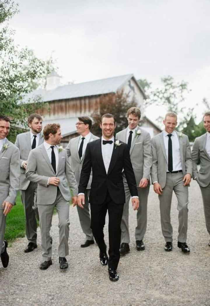 Novios y padrinos en negro y gris - 2
