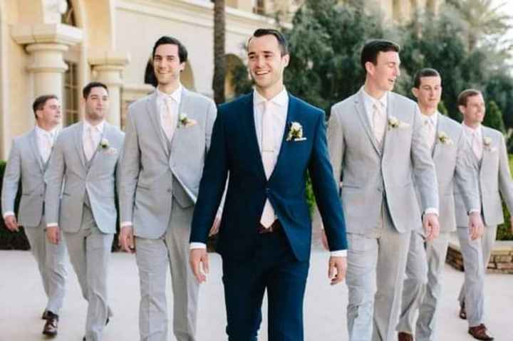 Novio y padrinos en azul y gris - 3