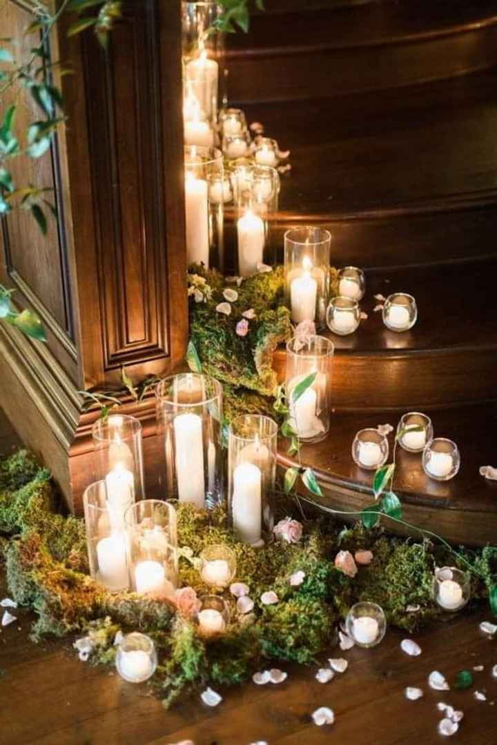 Escaleras con velas y flores - 1