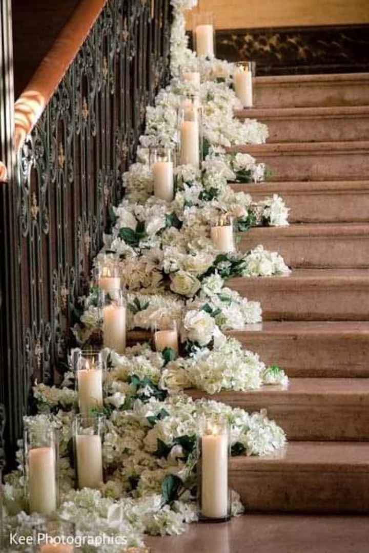 Escaleras con velas y flores - 4