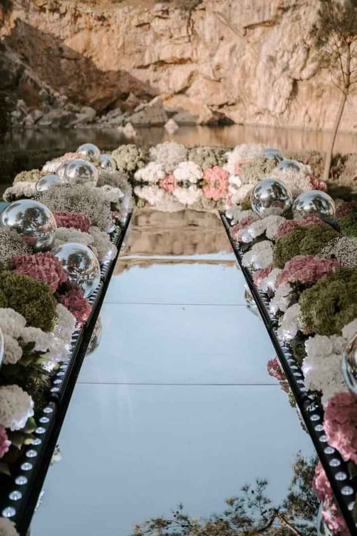 Un pasillo de ceremonia estilo espejo - 1