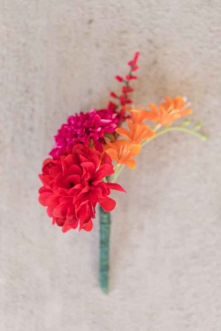 Boutonniere en Viva Magenta - 4